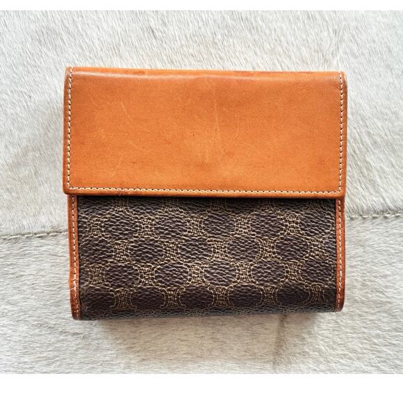 Pre-owned Authentic Celine Bi-fold Wallet - Picture 3 of 13
